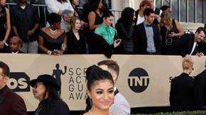 Las estrellas brillaron a su paso por la alfombra.