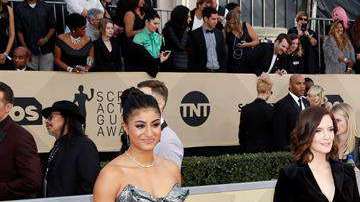 Las estrellas brillaron a su paso por la alfombra.