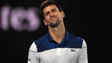 El tenista serbio Novak Djokovic fue echado del Abierto de Australia por el surcoreano Hyeon Chung. (Foto: EFE/ LUKAS COCH)