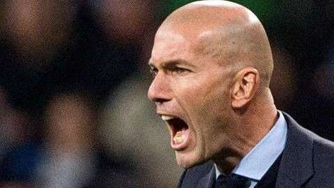 El entrenador francés del Real Madrid Zinedine Zidane en plena frustración. (Foto: EFE/Rodrigo Jiménez)