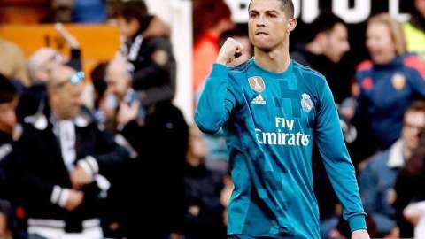 Cristiano Rnaldo dice que sigue siendo feliz y guapo, pese el golpe en el rostro