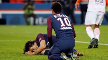 Los astros del Paris Saint Germain Edinson Cavani y Neymar. (Foto: EFE/EPA/ETIENNE LAURENT)