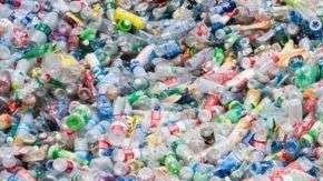 China es el principal importador global de muchos tipos de materiales de reciclado, incluidos plástico, papel y metales.