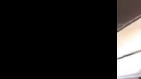 Azafatas en lencería modelaron para futbolistas de Vietnam en pleno vuelo