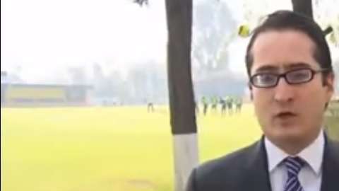 El reportero de ESPN estuvo a punto de recibir un balonazo de Darwin Quintero