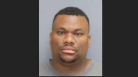 Bell enfrenta 27 cargos.