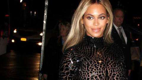 No cabe duda que los años pasan y Beyoncé sigue igual de sensual.