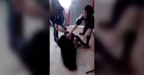Alumna es golpeada por dos compañeras de clase en México /Foto Especial
