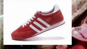 El calzando de la momia se parece a unos tenis Adidas.