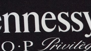 Miguel Cotto posa con el premio.