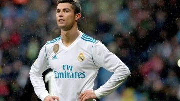 El delantero portugués del Real Madrid, Cristiano Ronaldo se lamentea tras una ocasión perdida ante el Villarreal. Foto: EFE/Rodrigo Jiménez