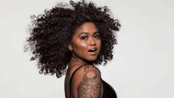 Taija Kerr, la primera mujer afro-hawaiana en ser modelo de una campaña de cosméticos en EEUU.
