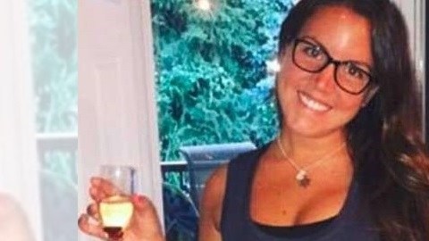 Imágenes de la maestra circulan en redes sociales.