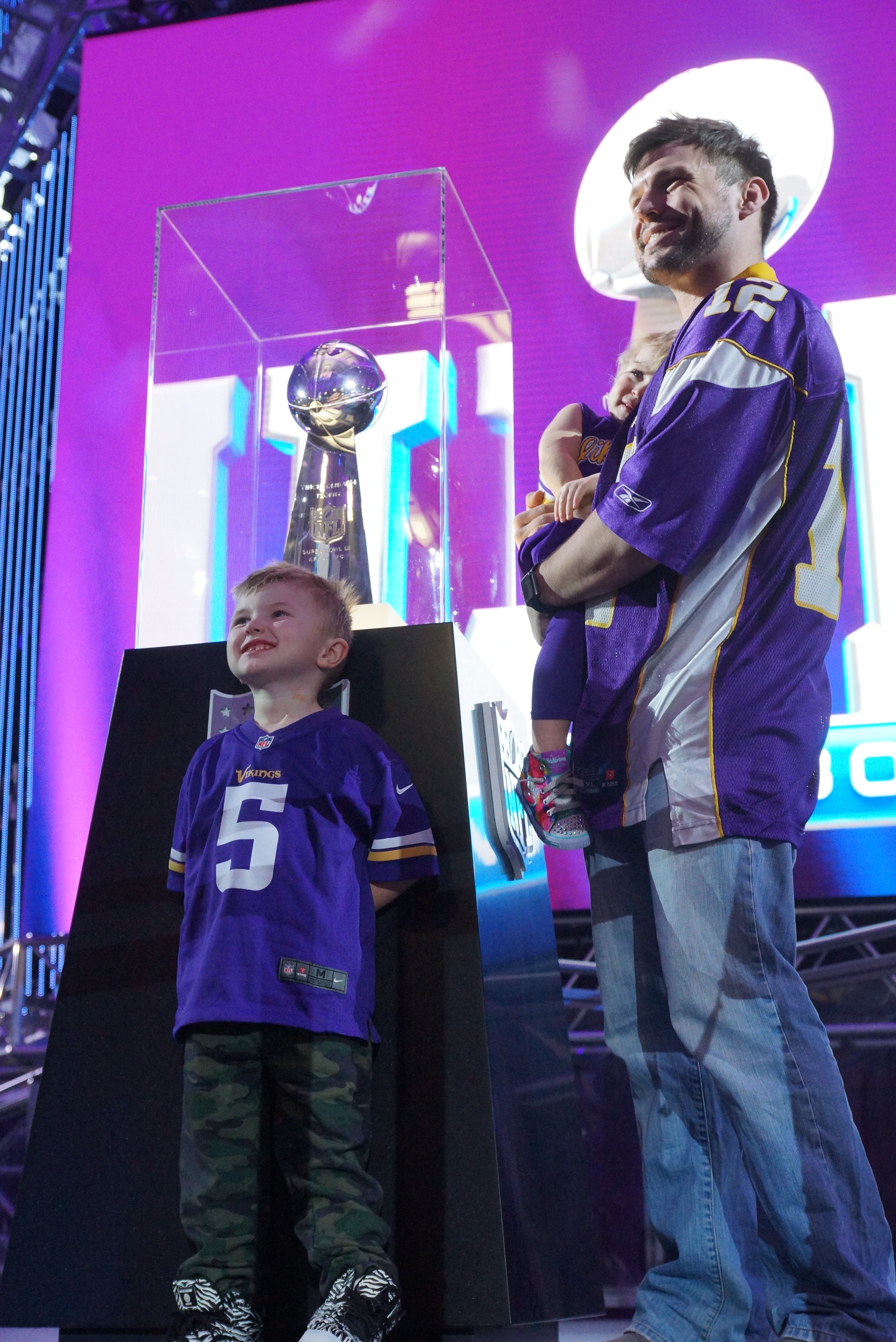 La foto con el Vince Lobardi es el "trofeo" más buscado en la Super Bowl Experience.