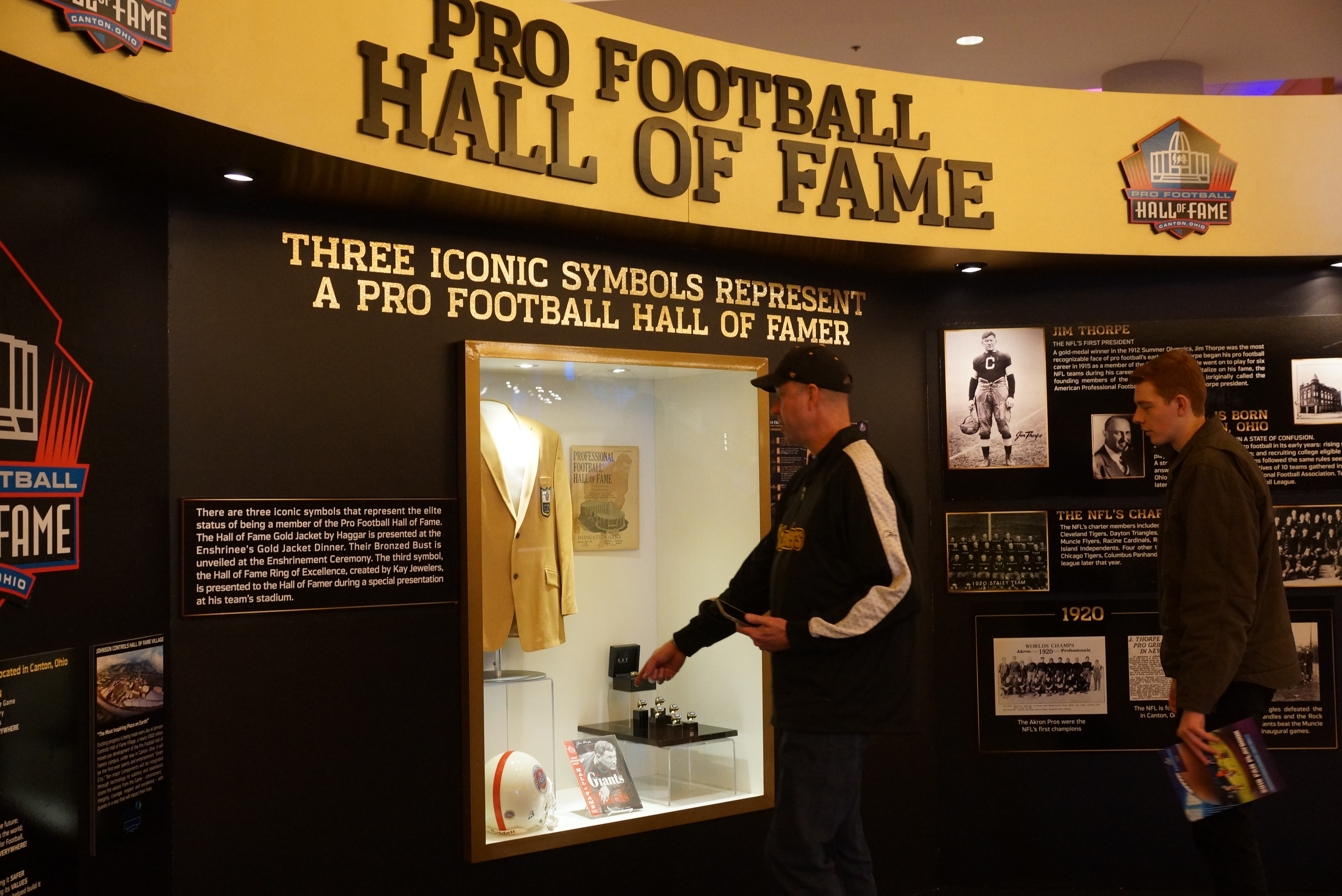 El Hall of Fame también tiene su espacio en el Super Bowl Experience.