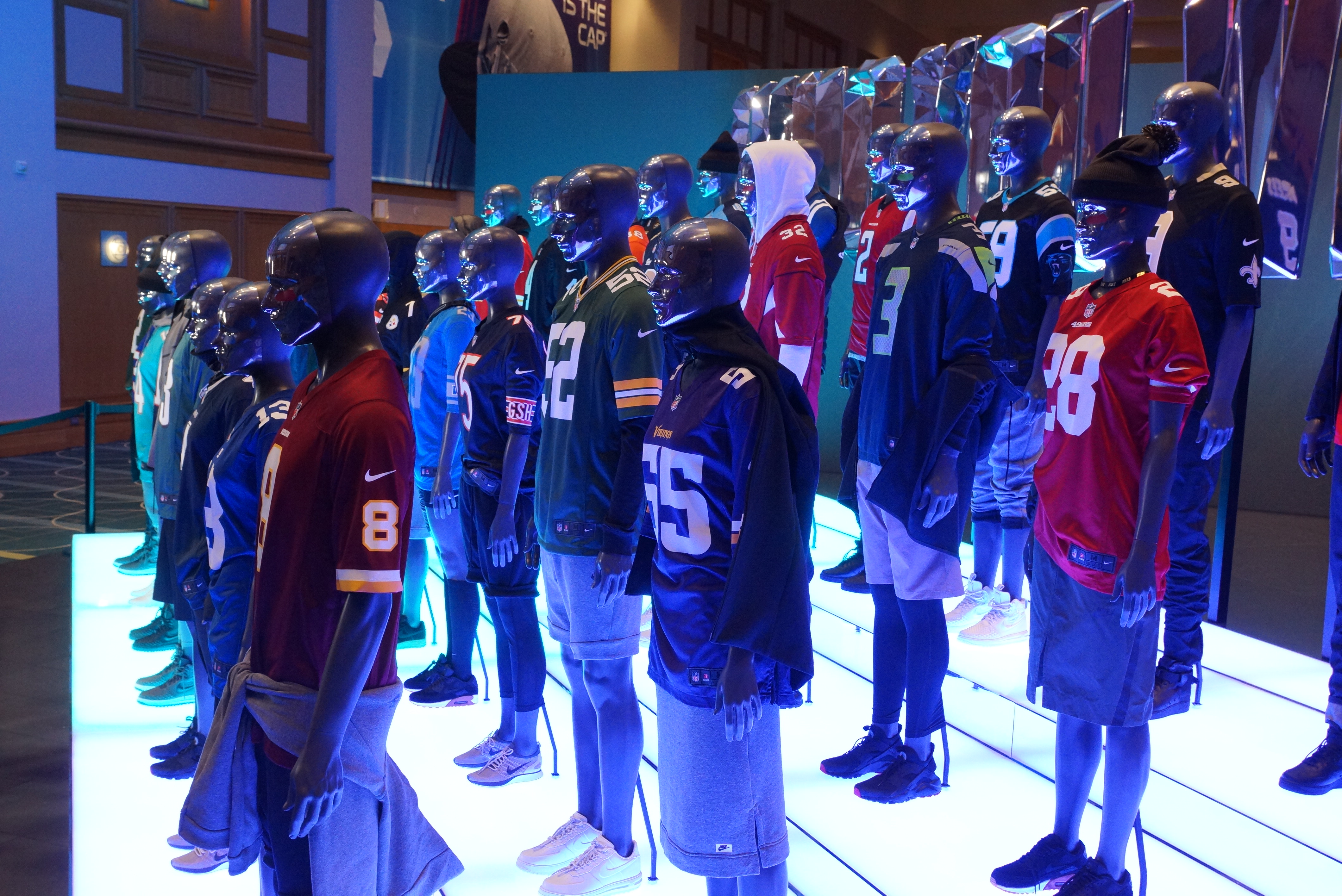 En la tienda de la NFL se puede comprar cualquier jersey de la liga.