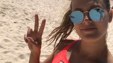 Genie Bouchard luce cuerpazo en las playas de Australia