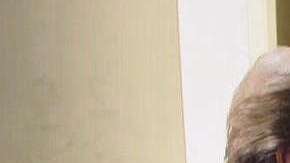 Piers Morgan le obsequió a Donald Trump una camiseta del Arsenal