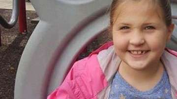 Emily Muth tenía seis años.