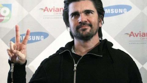 Aparentemente, Juanes se lastimó una pierna.