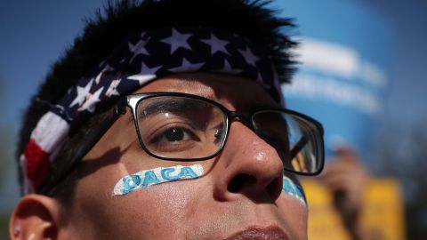 Cada vez hay menos tiempo para salvar a los cerca de 700,000 soñadores amparados con DACA