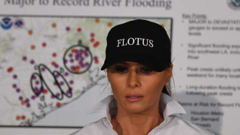 Trump habría sido infiel a Melania al poco tiempo de que nació su hijo Barron