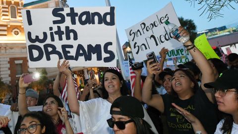 Lo único que ha emitido Trump es una serie de tuits en los que ha vuelto a exigir un muro fronterizo a cambio de protecciones para los “Dreamers”