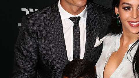 CR7 con Georgina Rodríguez y su hijo en los The Best.