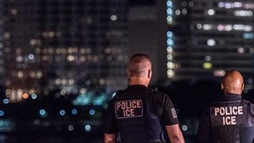 ICE intensificará operativos en centros de trabajo.