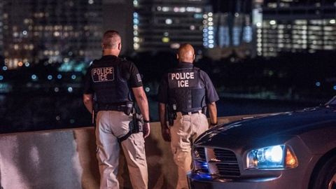ICE intensificará operativos en centros de trabajo.