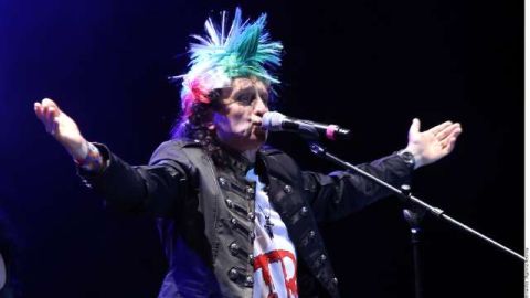 Alex Lora, líder de la banda de rock El Tri.