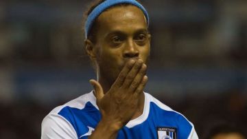 El ídolo brasileño Ronaldinho por fin dirá adiós al fútbol de manera oficial.