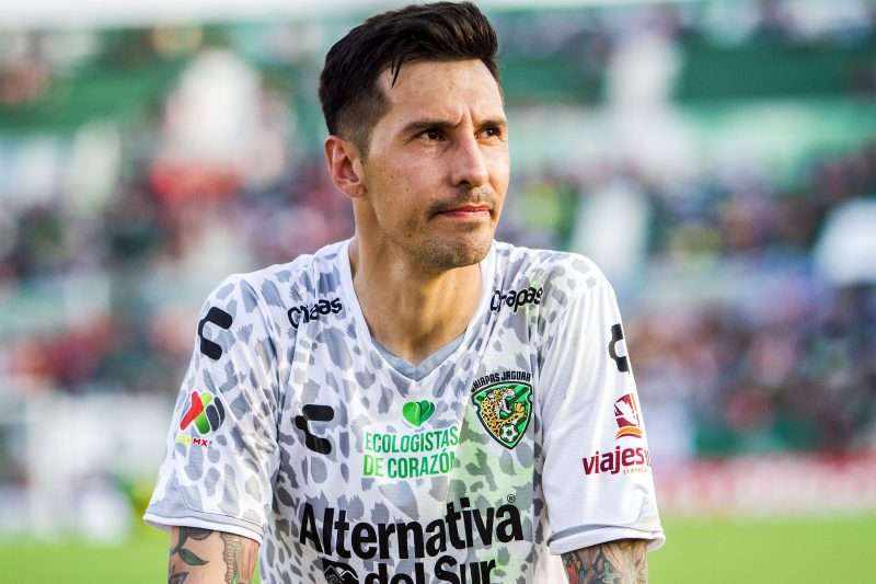 Jonathan Fabbro cuando vestía la camiseta de los Jaguares de Chiapas en el fútbol mexicano. (Foto: Imago7/Carlos Morgan)