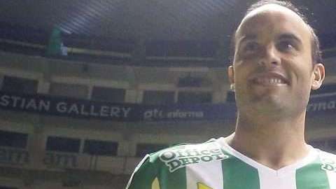 Landon Donovan durante su presentación como refuerzo del León. Foto: Imago7/Sebastian Laureano
