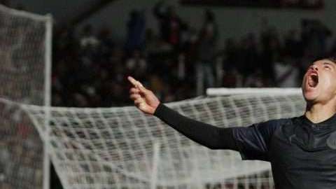 Ronaldo Cisneros de Chivas festeja un gol contra los Rayos del Necaxa. (Foto: Imago7/Jorge Muro)