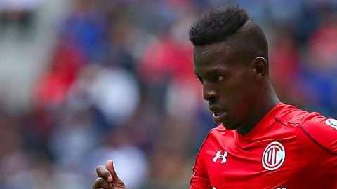 El jugador colombiano de los Diablos Rojos del Toluca Cristian Borja se salvó de una horrible lesión. (Foto: Imago7/Agustin Cuevas)