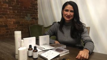 Victoria Flores es cofundadora de Lux Beauty Club, una empresa que vende extensiones de cabello directamente al cliente y en la Red. /A.B.N.