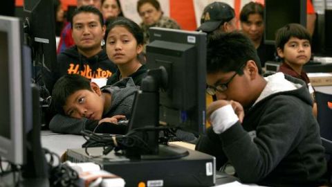 Google ofrece becas para obtener Certificado de IT en Coursera. Aurelia Ventura/La Opinion