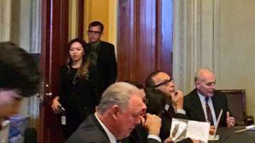 Casa Blanca evaluará nueva propuesta bipartidista para resolver "DACA", dijo el jefe de Gabinete, John Kelly, al Caucus Hispano del Congreso.