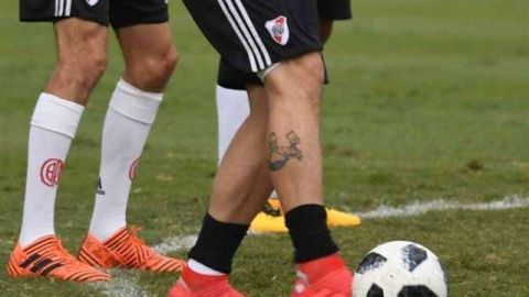 Lucas Pratto lleva tatuado en la pierna derecha a los personajes de los Simpsons