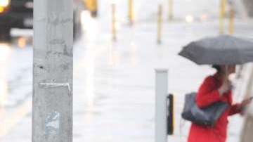 Fuertes lluvias y vientos obligaron a cancelas más de 3 mil vuelos el viernes