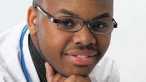 Malachi Love-Robinson, está acusado de practicar medicina sin tener una licencia.