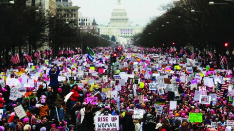 Las políticas de la Administración Trump también dieron vida a un extenso movimiento de "resistencia", dice HRW.