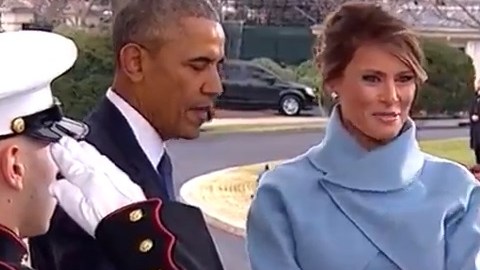 El 20 de enero de 2017 Melania Trump llegó con un regalo a la Casa Blanca.