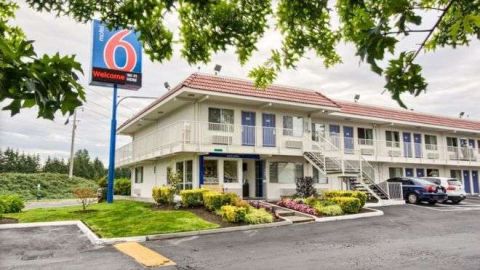 La cadena Motel 6 enfrenta una demanda por discriminación contra huéspedes latinos (Foto-archivo)