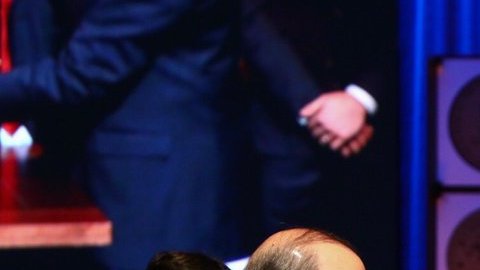 Murphy juró sobre la misma biblia que uso JFK.