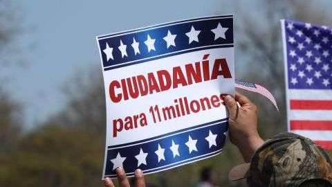 Se abre un compás en donde supuestos abogados podrían aprovecharse de inmigrantes desinformados.