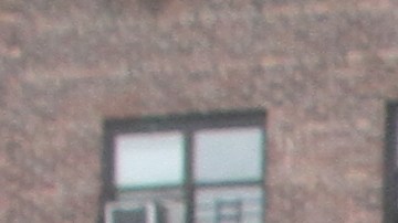 Hispanos del Lower Eastside opinan sobre las deficiencias en sus apartamentos en NYCHA.