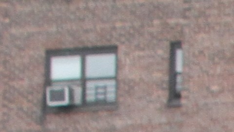 Hispanos del Lower Eastside opinan sobre las deficiencias en sus apartamentos en NYCHA.