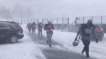 Los jugadores de Patriots entrenaron bajo una tormenta de nieve